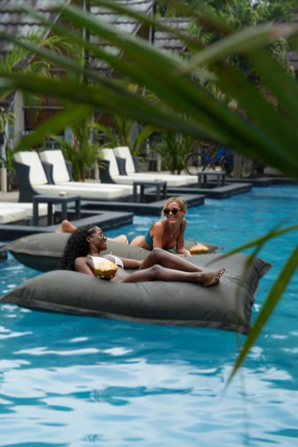 Copacabana Gili Air Hotel Матарам Екстериор снимка