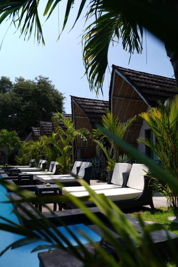 Copacabana Gili Air Hotel Матарам Екстериор снимка